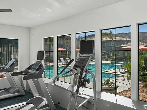 Spacious 2 BR with Pool, Fireplace & Washer/Dryer-Must-See! 1