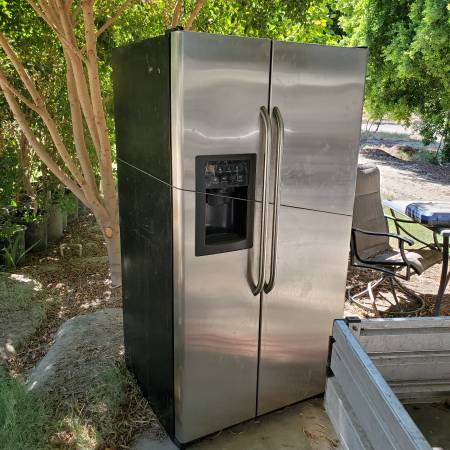 REFRIGERATOR 1