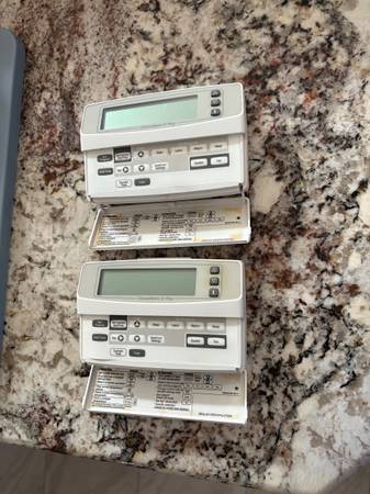 Honeywell Chronotherm IV Plus Programmable Thermostat 1