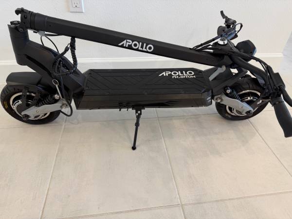 SELL OR TRADE.  Apollo Phantom Scooter 60V DUAL MOTOR "BAD BATTERY" 1