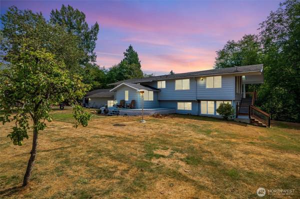 $783,750 / 4br - 3368ft2 - Charming Country Home with Creekside Trails (Custer)635095553958431224