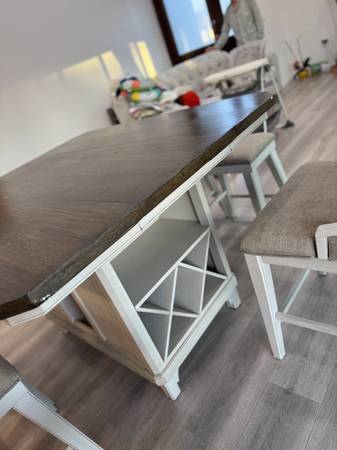 Dining table with storage + 6 chairs/stools 1