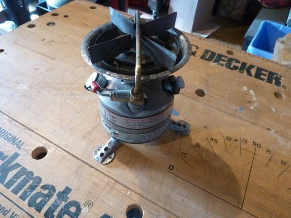 Coleman Feather 442 Peak 1 Dual Fuel Hiking / Camping Stove