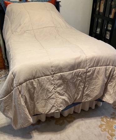 Single Bed Tan Comforter 1