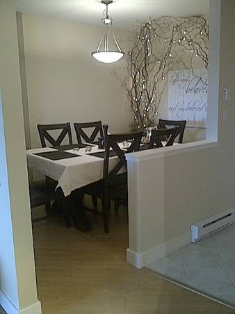 Extra large 1 Bed & Den, 1 Bath Condo, Top Floor (4th) 1