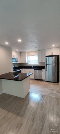$2,400 / 2br - 2 Bedroom Apartment (Beverly)63951148691458120