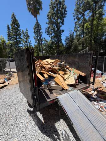 Backyard Got Trashed? Yard Waste Removal in Los Angeles 1