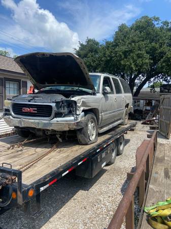 parting 2006 GMC yukon 1