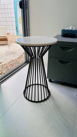 Round  Wire Base Side Table with Marble Top 1