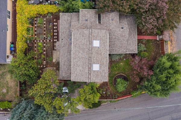 $828,000 / 3br - 2250ft2 - Hidden Hood River Gem with Private Garden & Updated Kitchen (Hood River)63831464105603122