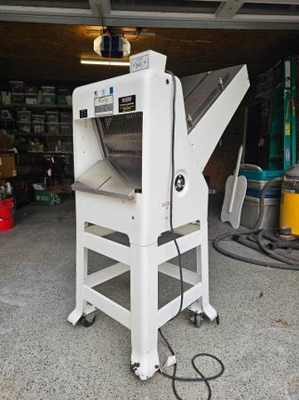 Oliver Bread Slicer Model 797-32NC 1