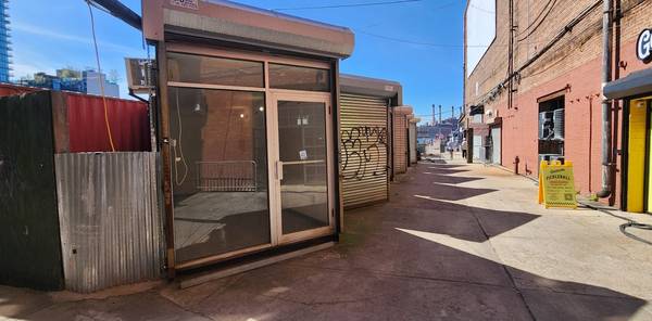 Unique waterfront STOREFRONT 1