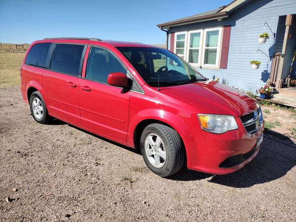 2013 Dodge Grand caravan SXT, nice b 1