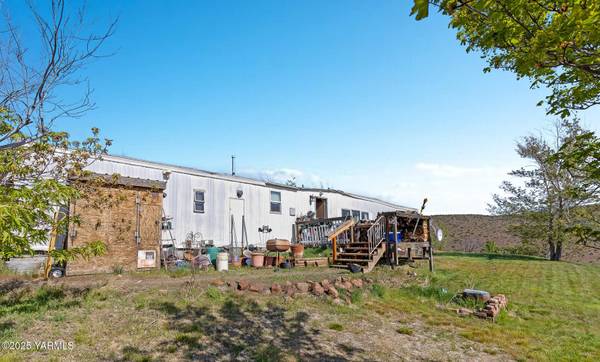 $150,000 / 2br - 840ft2 - 100% OFF GRID LIVING! (Yakima)64319760103427124