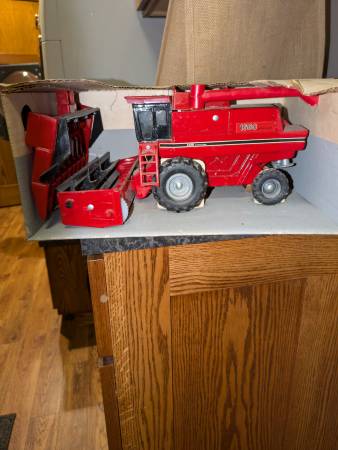 IH 1680 combine 1