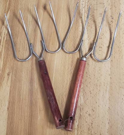 Lot of 2 - Wood Handled Turkey & Roast 4 Prong Lifting Forks 1