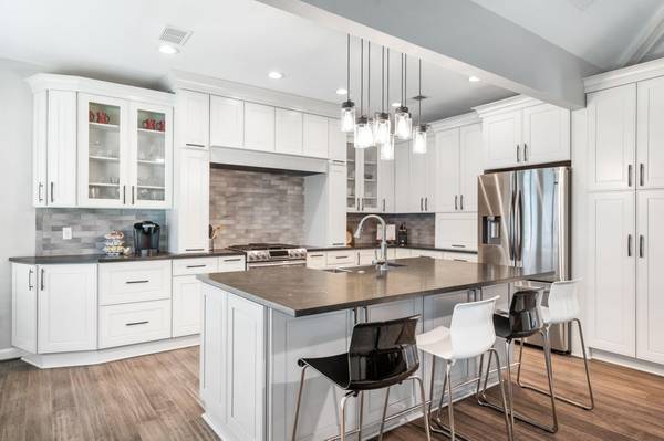 $619,000 / 3br - 2147ft2 - ====>LQQK*Splendid update to a Home in N. Dallas*3Beds*2Baths*W/a POOL (North Dallas, Texas)63622590917377121