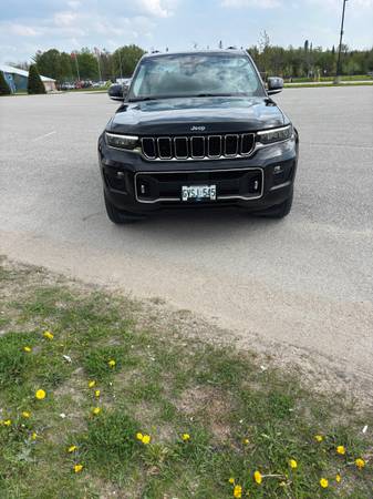 Take over lease on 2022 Jeep grand Cherokee hybrid 1
