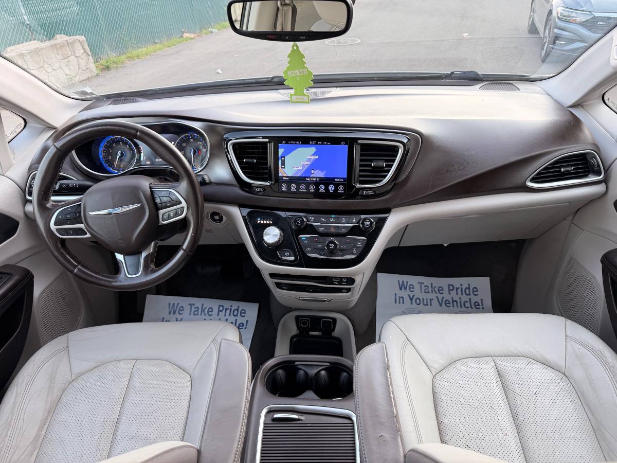 2017 Chrysler Pacifica Touring-L Plus w/Rear DVDs & Navigation