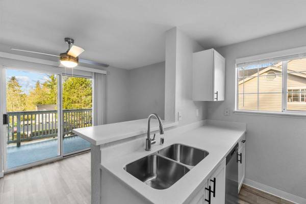 $2,289 / 2br - 935ft2 - Playground, Corporate Suites Available, Reserved Parking (24808 100th Pl SE Kent, WA 98030)63852482900227120