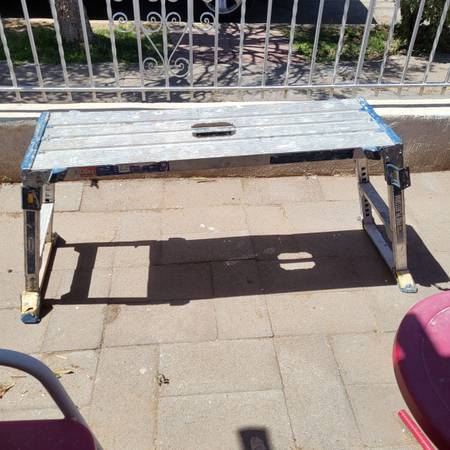 Construction folding table/step 1