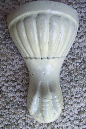 ANTIQUE CAST IRON TUB CLAWFOOT LEGS 1