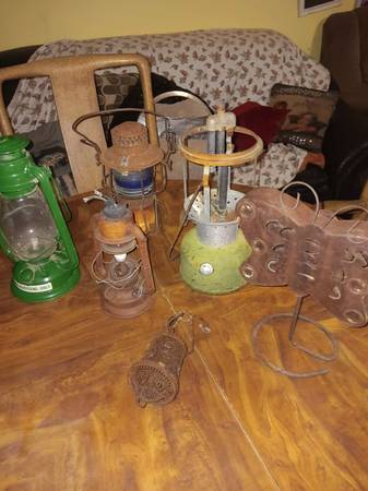 VENTAGE KEROSINE OIL LAMPS 1