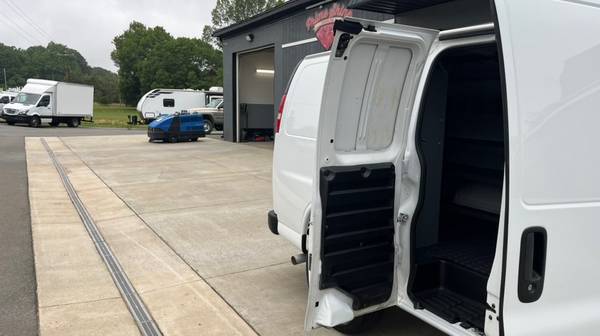 2018 Chevrolet Express 2500 - Photo 14