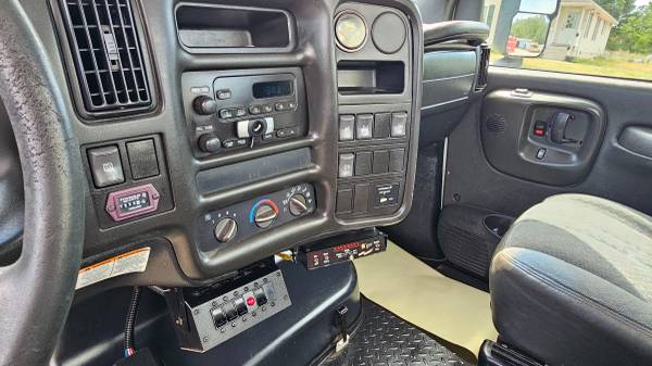 2008 GMC C5500 37' TEREX - Photo 8