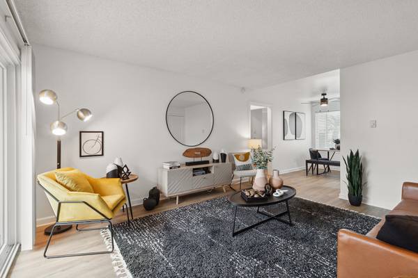 Four Swimming Pools, Ceiling Fans, Oversized/Walk-In Closets 1
