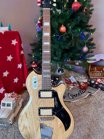 Supro Silverwood electric guitar gold foils 1