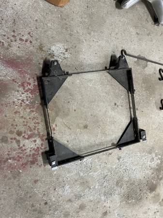 A adjustable wheel dolly for table saw 1