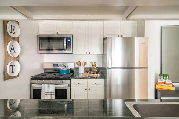2Bdrm! Prime Location! 1