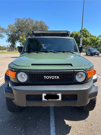 2010 Toyota FJ Cruiser 4x4 – Army Green – Excellent Condition - $28,500 (Mission Valley)63440230210051123