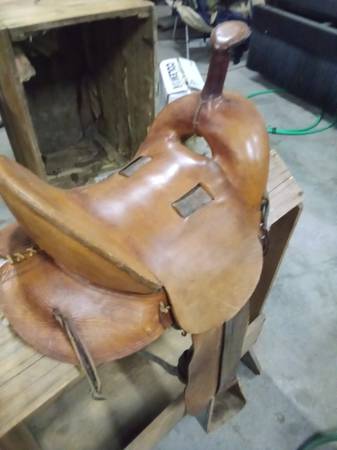 Leather saddle 1
