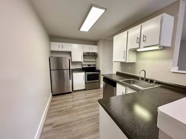 $1,495 / 1br - 680ft2 - Fabulous 680 sq ft 1 bed / 1 bath, great spot near public transport (SEATTLE - Bryn Mawr-Skyway)63910194527746123