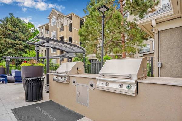 $1,814 / 1br - 830ft2 - Piscina, Sala de medios con TV de pantalla plana, 1B/1B (7610 E Caley Ave, Centennial, CO)63849270026755124