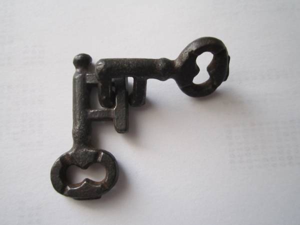 Brain Teaser Key Puzzle (Hanayama)  Antique Cast Metal 1