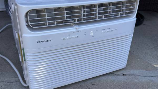 Frigidaire 14000 BTU window air conditioner 1
