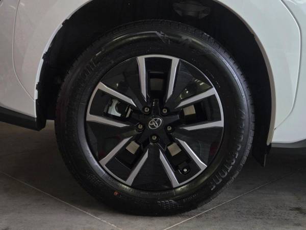 2026 Toyota BZ XLE - Photo 5