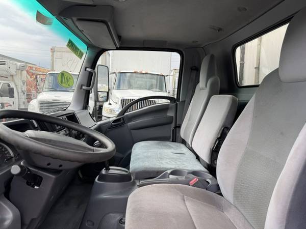2017 Isuzu NPR 14' REEFER - Photo 9