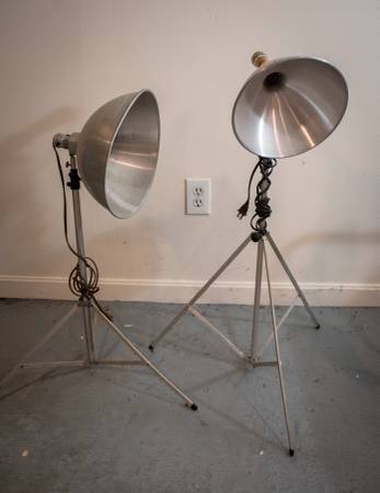 2 light stands 1