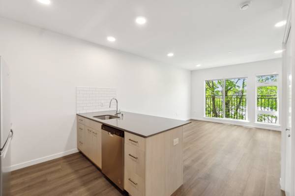 $2,775 / 2br - 739ft2 - Capitol Hill 2-Bed, 2-Bath | In-Unit Laundry, Rooftop & Pet-Friendly (Seattle)63850642103553124