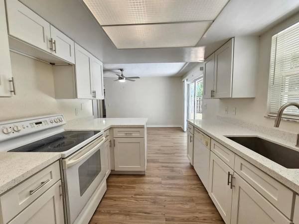 Come see this great opportunity that is a 3-bedroom / 2 bathroom singl 1