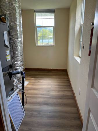 $2,000 / 3br - 1200ft2 - House in Black Mountain Overlooking Pasture (Black Mountain)64029207172738122