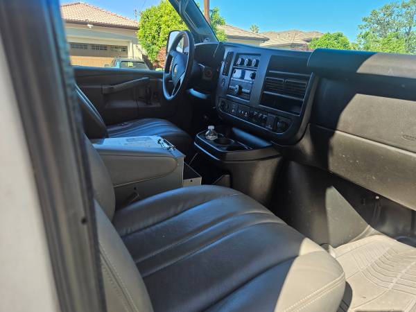 2018 Chevrolet express 2500 clean - Photo 4