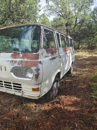 1962 Ford Econoline E100 Window Van 1