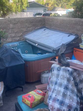 FREE JACUZZI 1