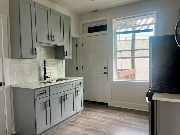 $2,250 / 2br - 900ft2 - $2250/mo - Stunning Renovated 2BR in Heart of Andersonville | Move-In (Andersonville)63959877003011121