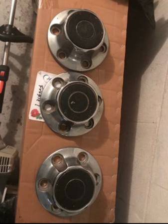 Isuzu Rodeo/Amigo wheel caps 1